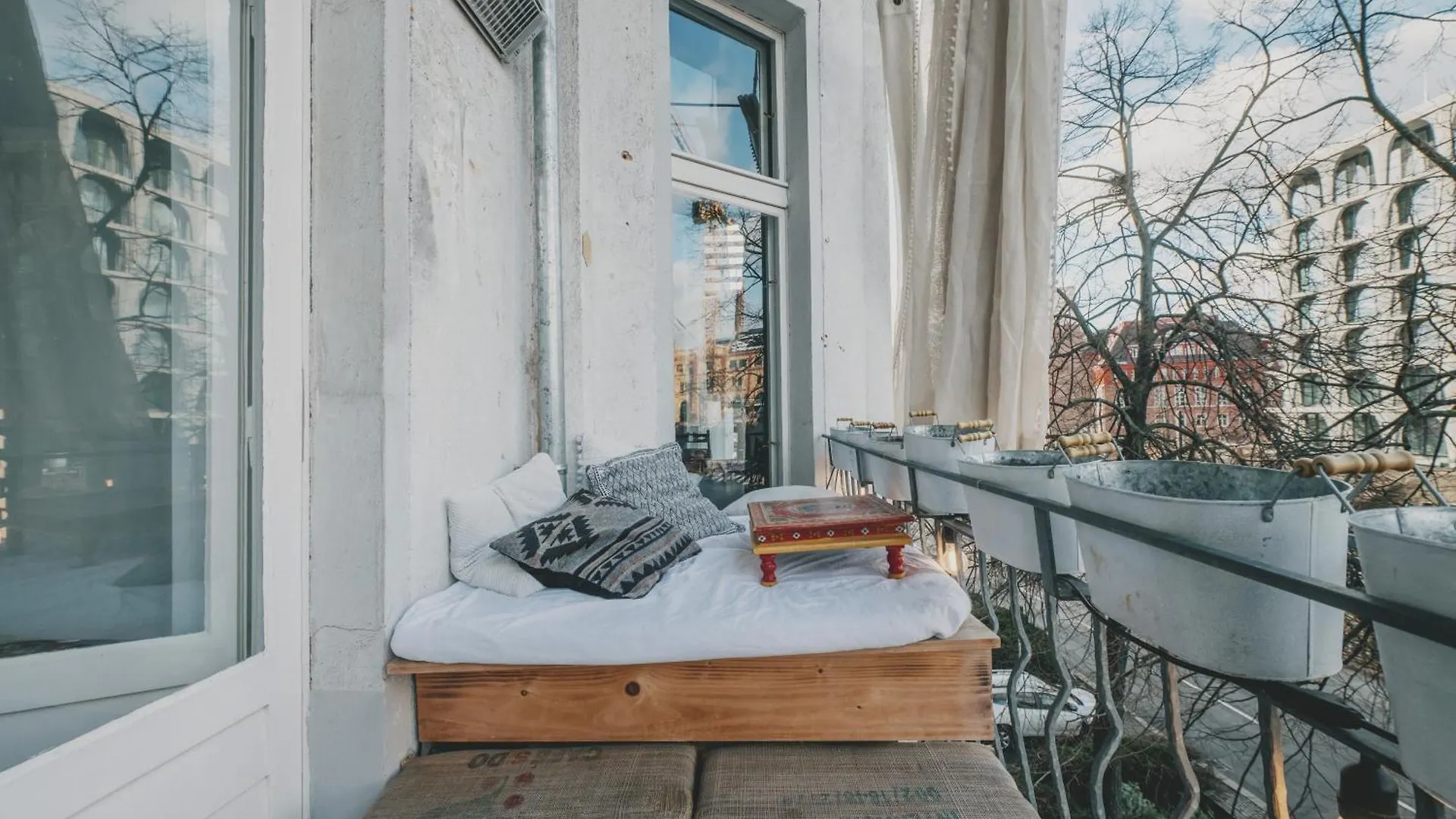 Zentral Gelegenes Apartment Fuer Bis Zu 6 Personen Am Alexanderplatz Berlin Germany