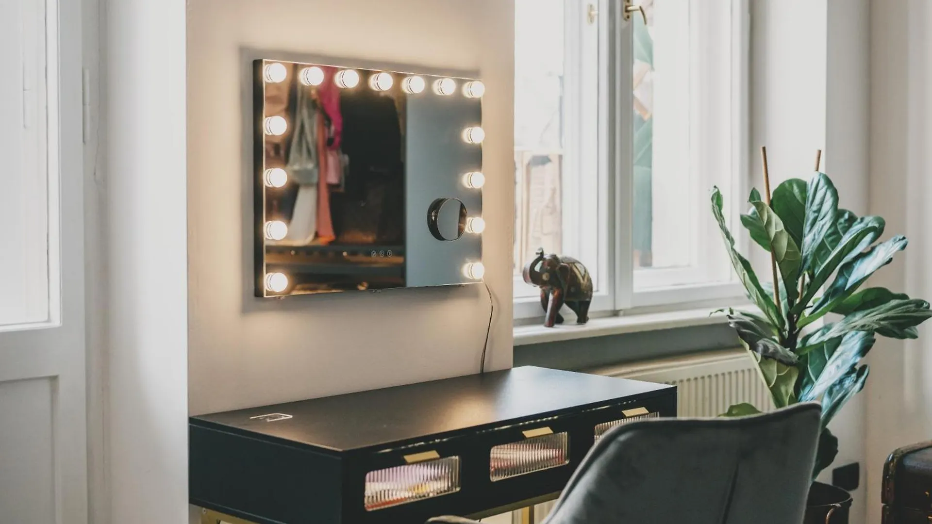 Zentral Gelegenes Apartment Fuer Bis Zu 6 Personen Am Alexanderplatz Berlin